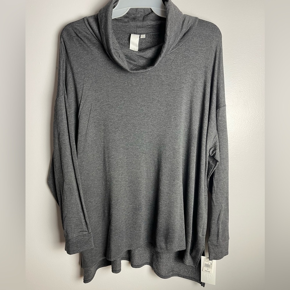 Woman’s ady P Gray Cowl Neck Long Sleeve Top.NWT